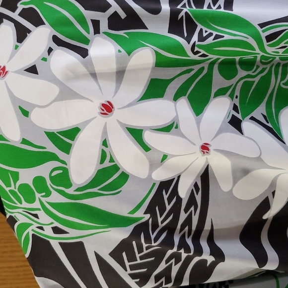 Tropical Eve Hawaii green white black Tropical floral kaftan - Picture 7 of 9